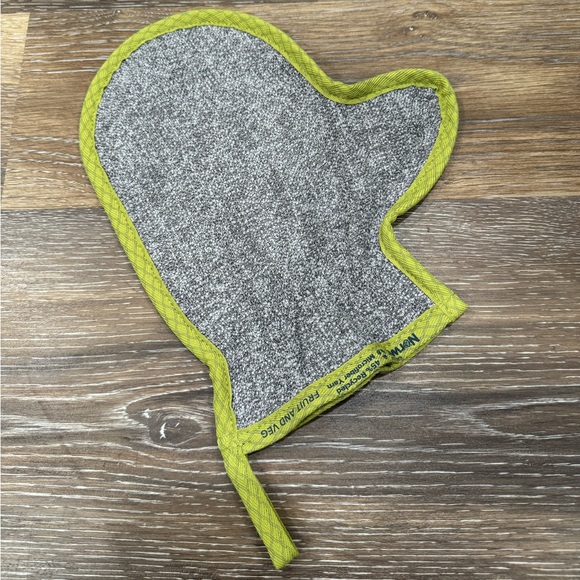 Norwex Kitchen Nwt Norwex Veggie And Fruit Scrub Mitt Poshmark